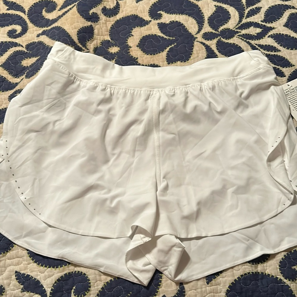 NWT lululemon white fast and free HR classic short 3” Ref
